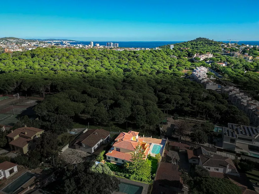 MAISON À S'AGARÓ AVEC JARDIN ET PISCINE