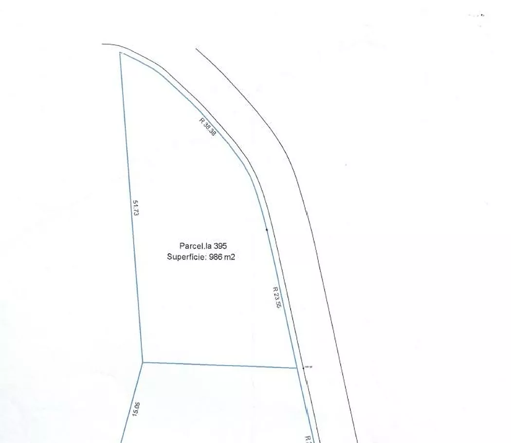 Terrain avec large façade
