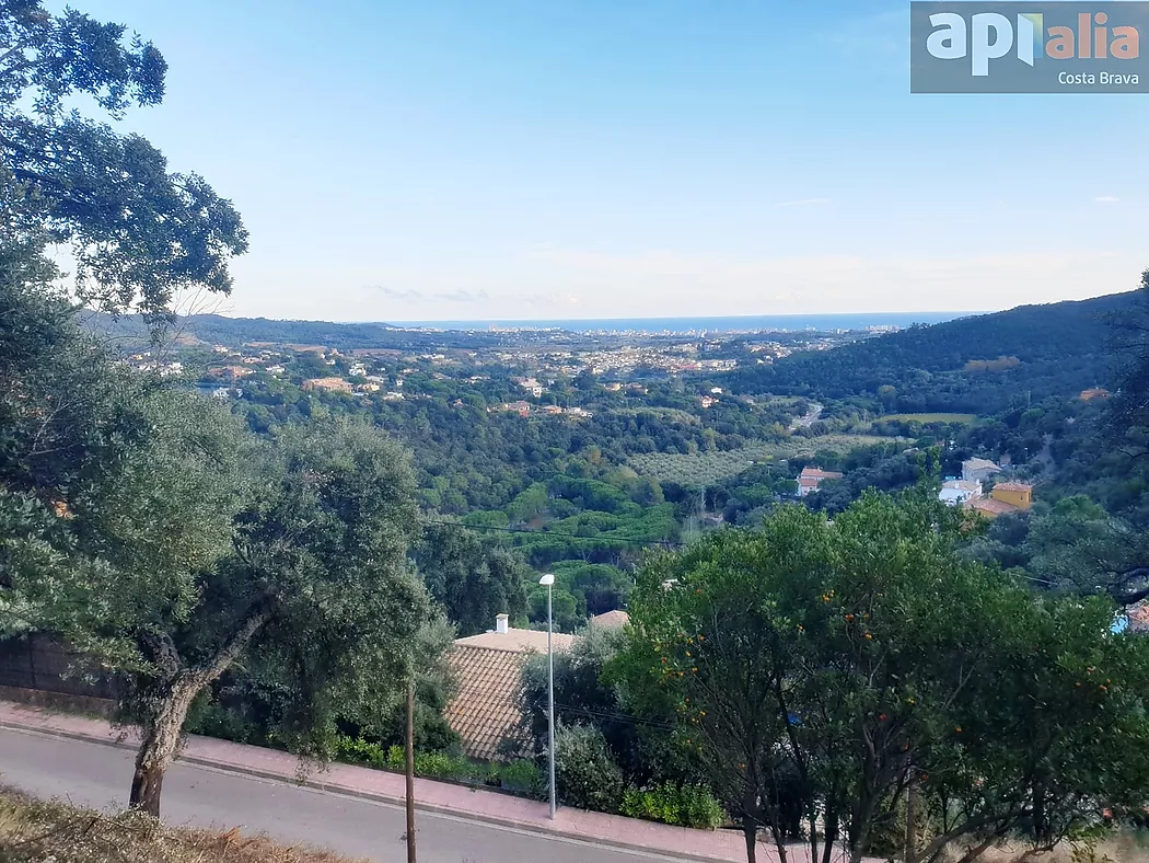 Plot with fantastic sea views
