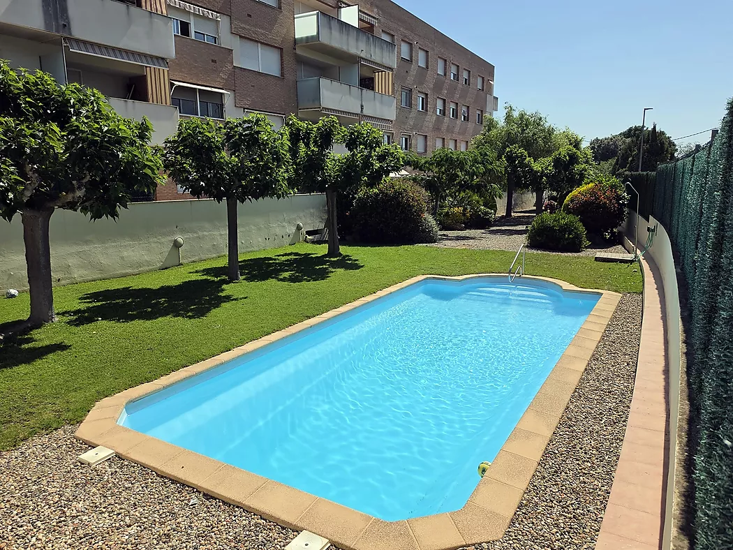 El teu refugi a la costa: terrassa, vistes, piscina i molta llum