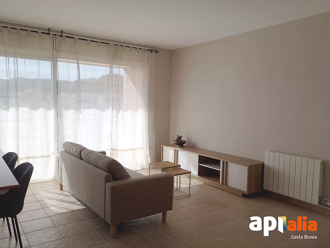El teu refugi a la costa: terrassa, vistes, piscina i molta llum