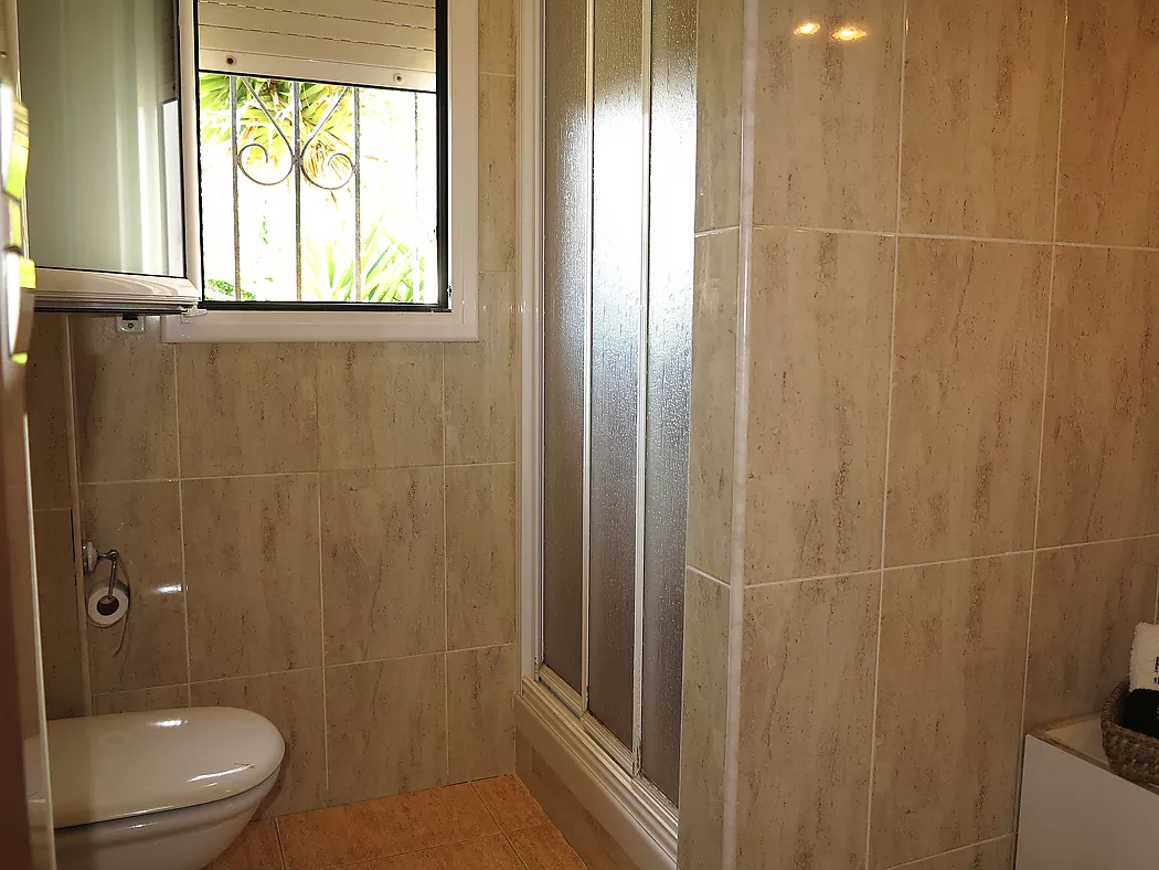 **Casa Unifamiliar en Entorn Natural - Ideal per als Amants de la Natura**