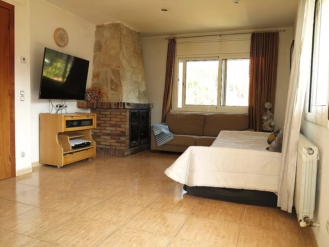 **Casa Unifamiliar en Entorn Natural - Ideal per als Amants de la Natura**