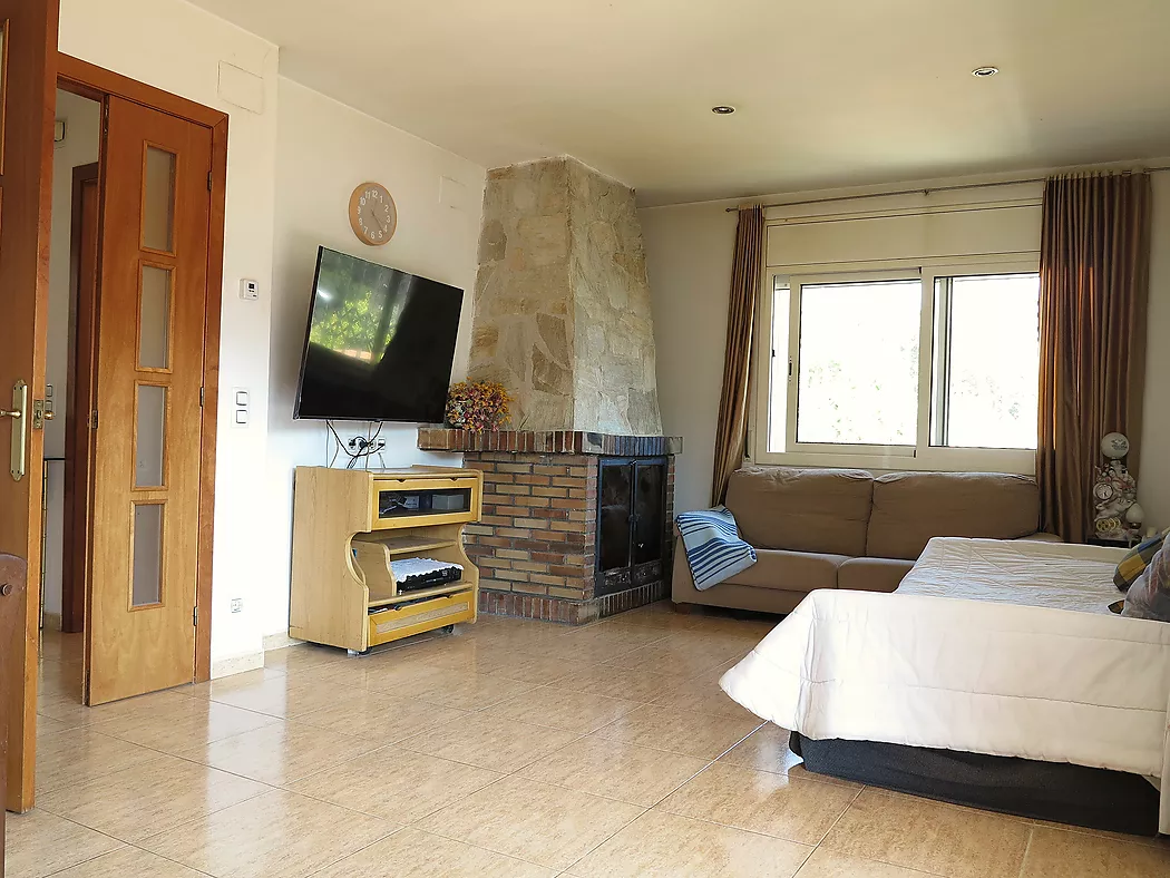 **Casa Unifamiliar en Entorn Natural - Ideal per als Amants de la Natura**