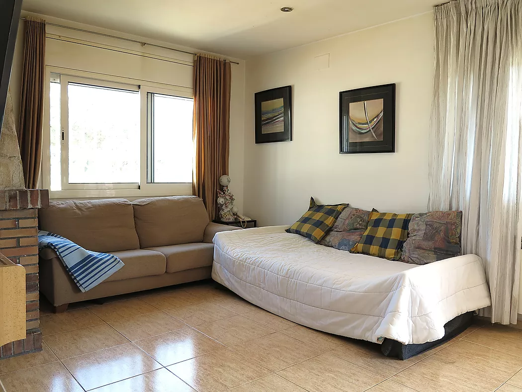 **Casa Unifamiliar en Entorn Natural - Ideal per als Amants de la Natura**