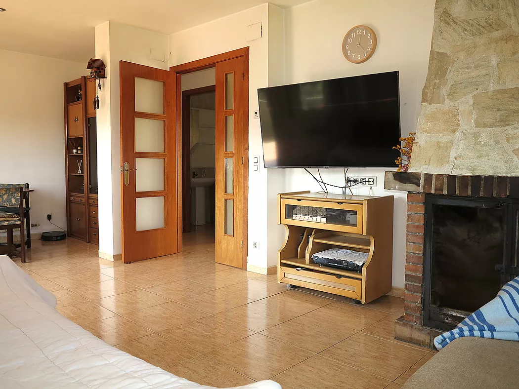 **Casa Unifamiliar en Entorn Natural - Ideal per als Amants de la Natura**