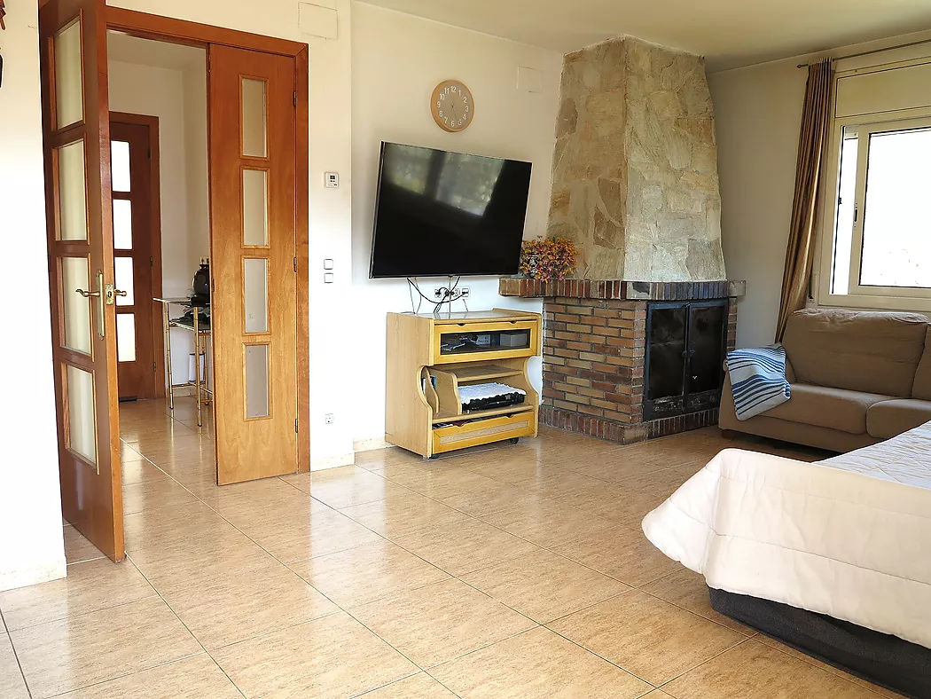 **Casa Unifamiliar en Entorn Natural - Ideal per als Amants de la Natura**
