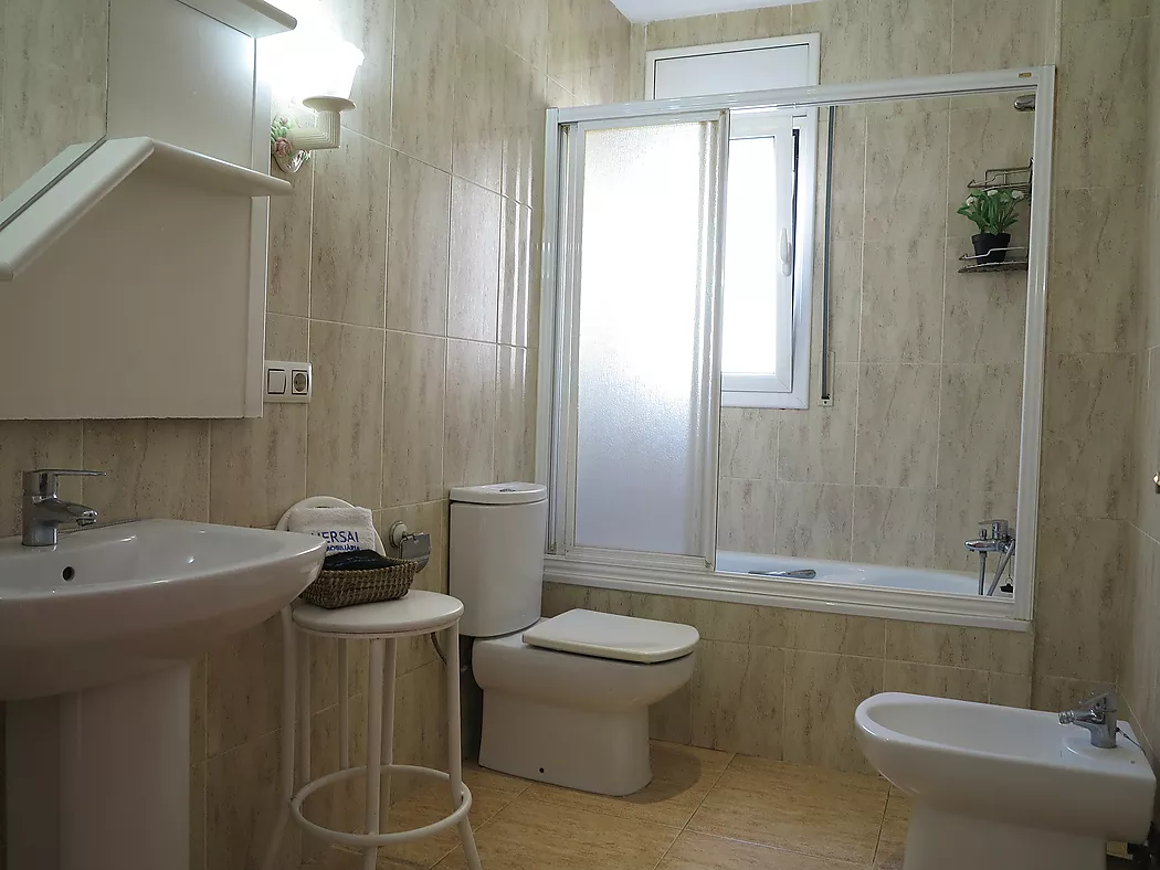**Casa Unifamiliar en Entorn Natural - Ideal per als Amants de la Natura**