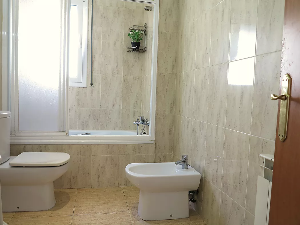 **Casa Unifamiliar en Entorn Natural - Ideal per als Amants de la Natura**