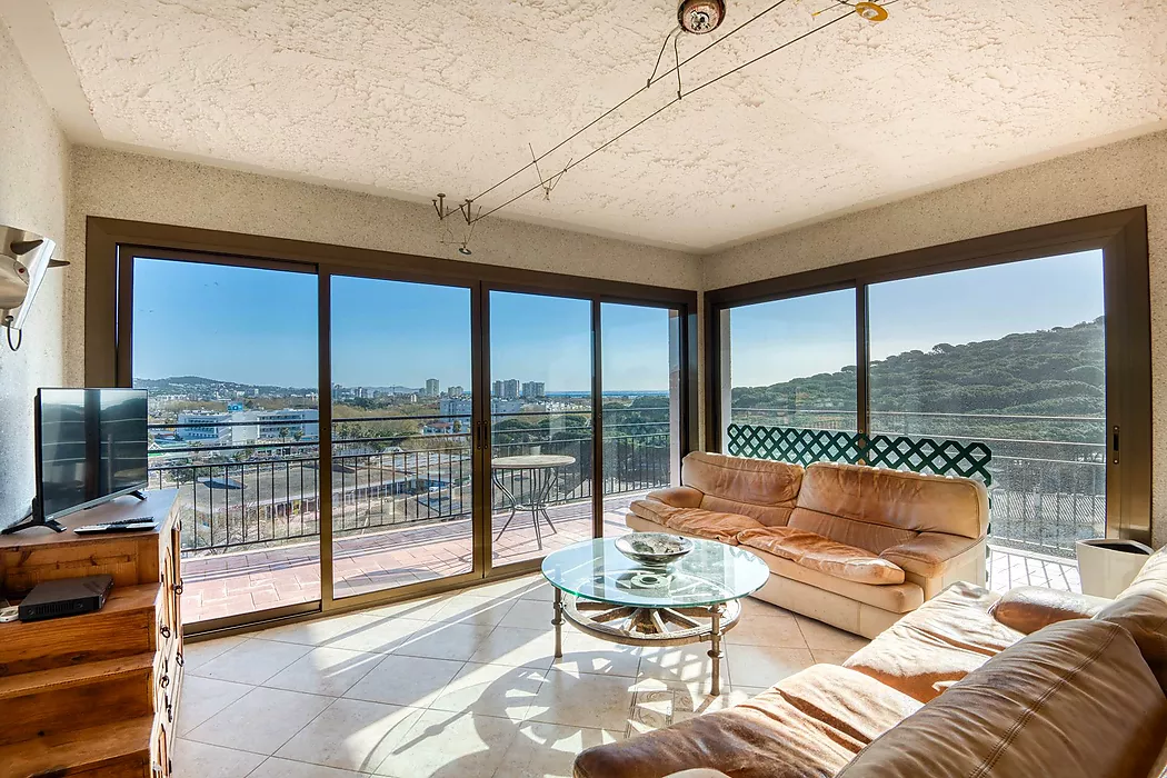 Bel appartement avec terrasse et vues   Platja d Aro