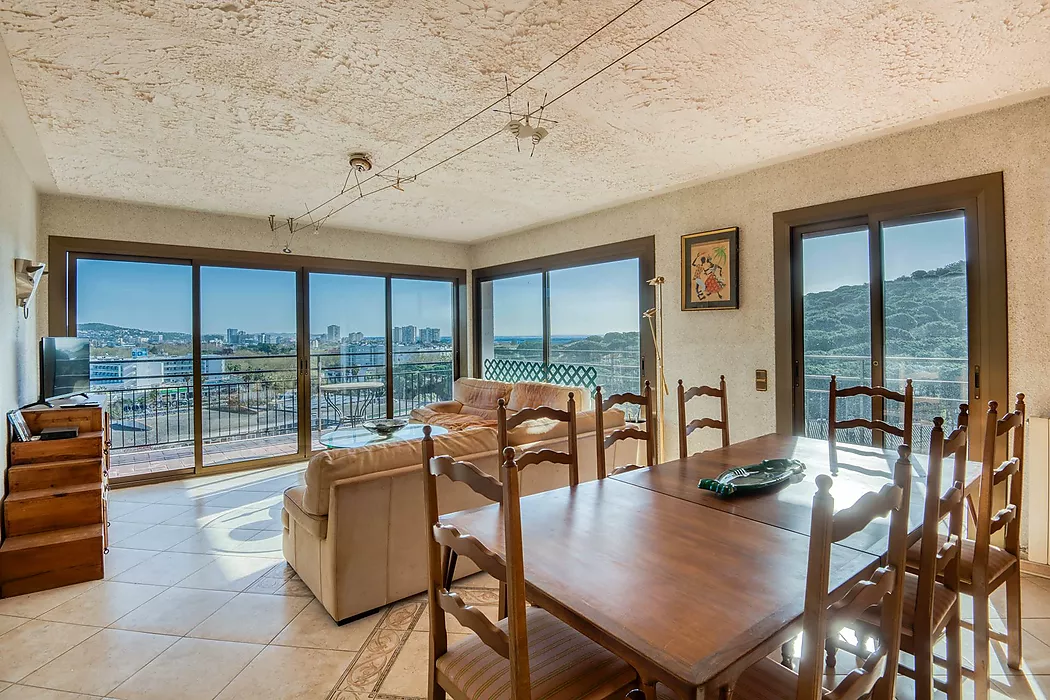 Bel appartement avec terrasse et vues   Platja d Aro