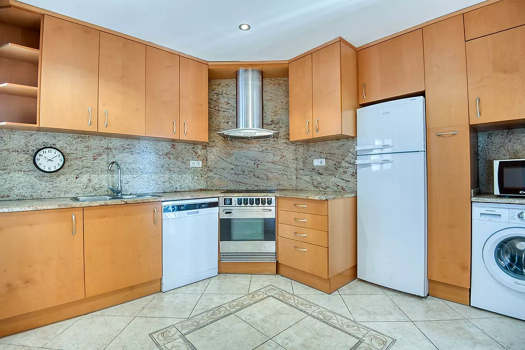 Bel appartement avec terrasse et vues   Platja d Aro