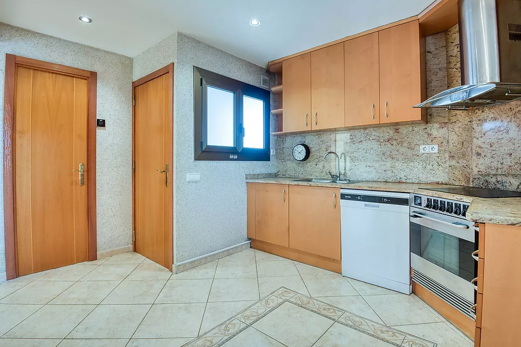 Bel appartement avec terrasse et vues   Platja d Aro