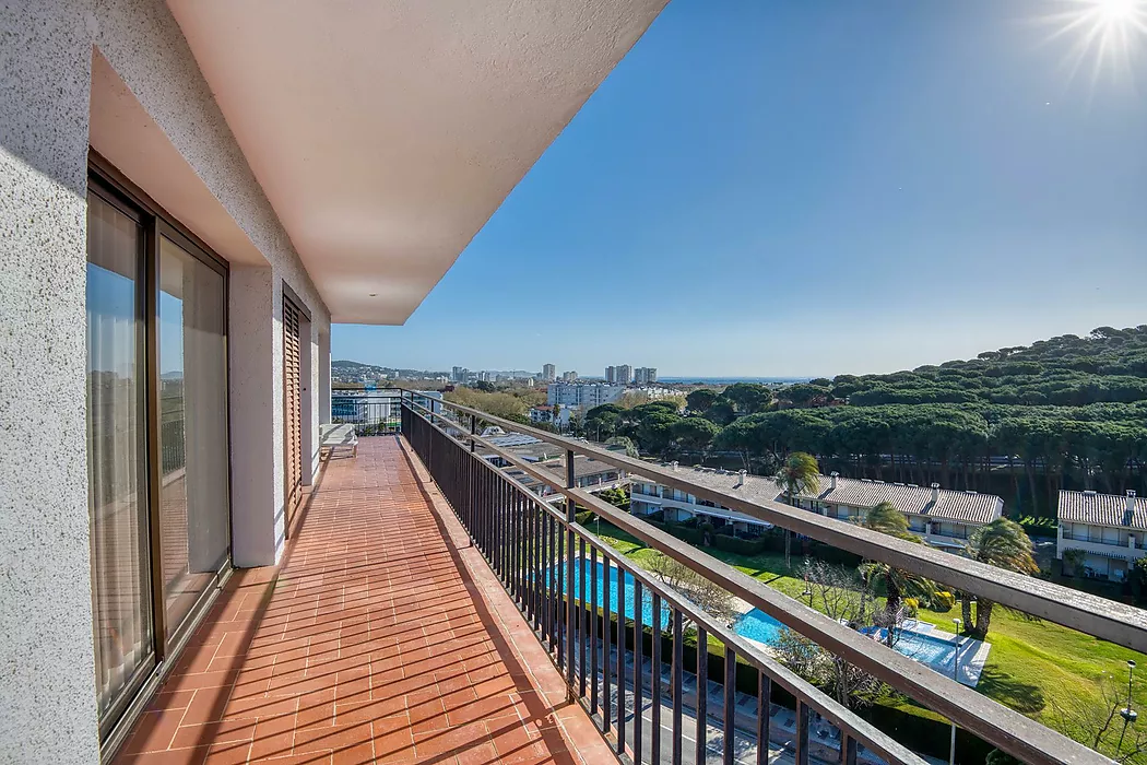 Bel appartement avec terrasse et vues   Platja d Aro