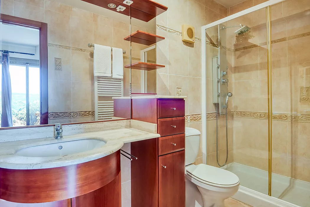 Bel appartement avec terrasse et vues   Platja d Aro