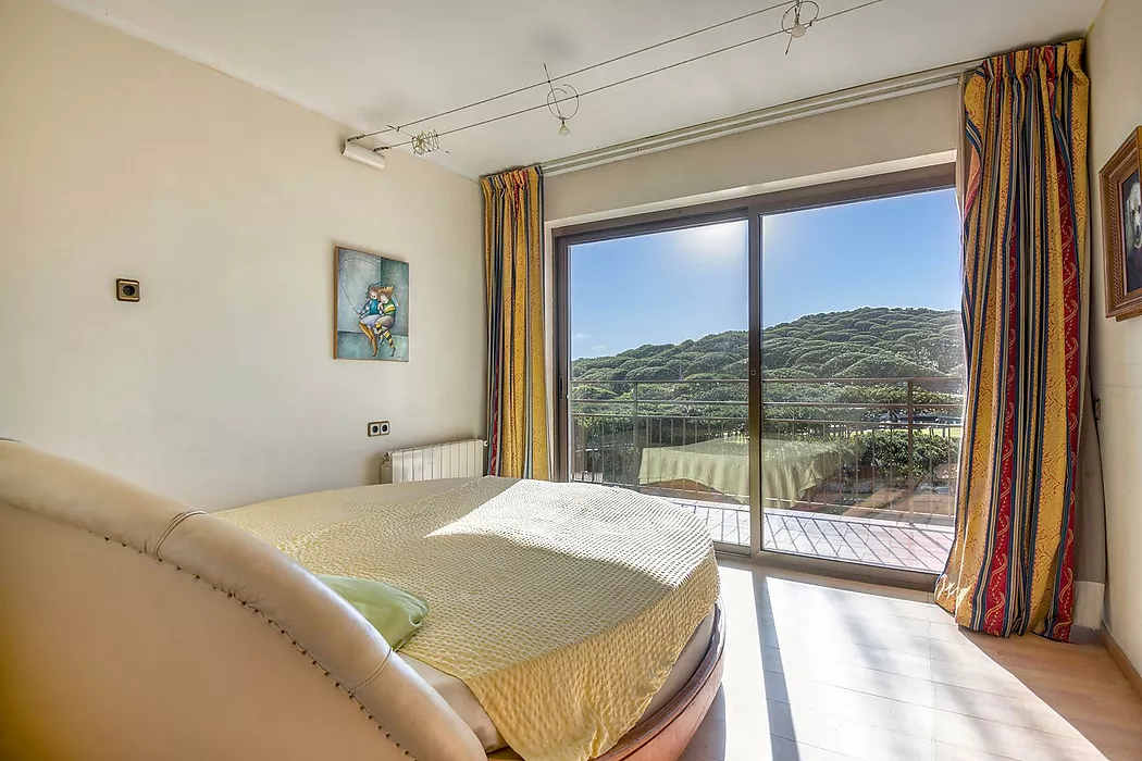 Bel appartement avec terrasse et vues   Platja d Aro