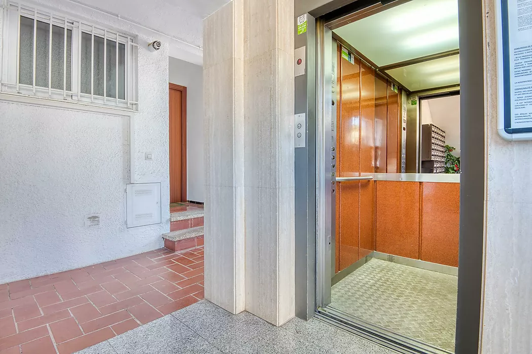 Bel appartement avec terrasse et vues   Platja d Aro