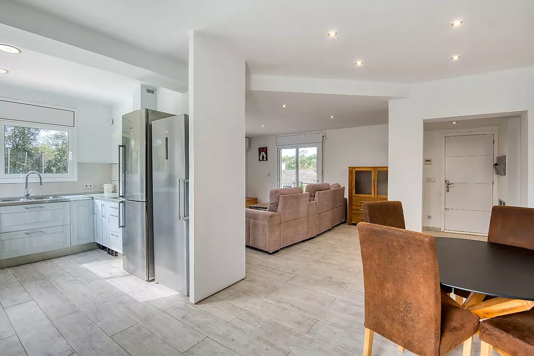 Maison individuelle avec terrasse et garage.- La Canyera, Llagostera
