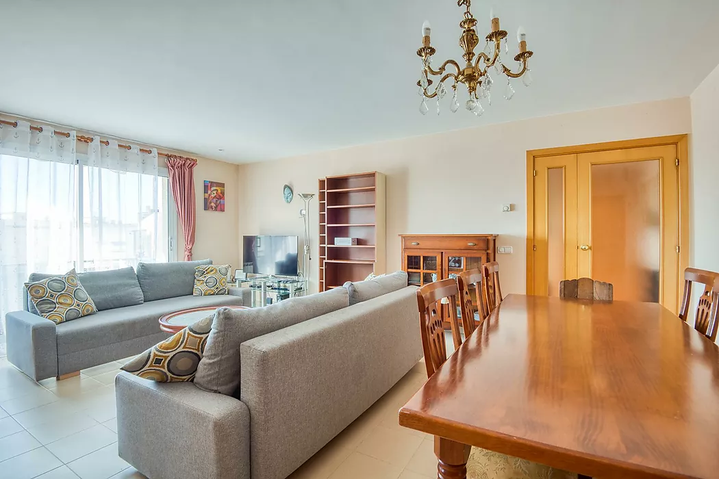 Bright apartment with parking in upper area.- Sant Feliu de Guíxols