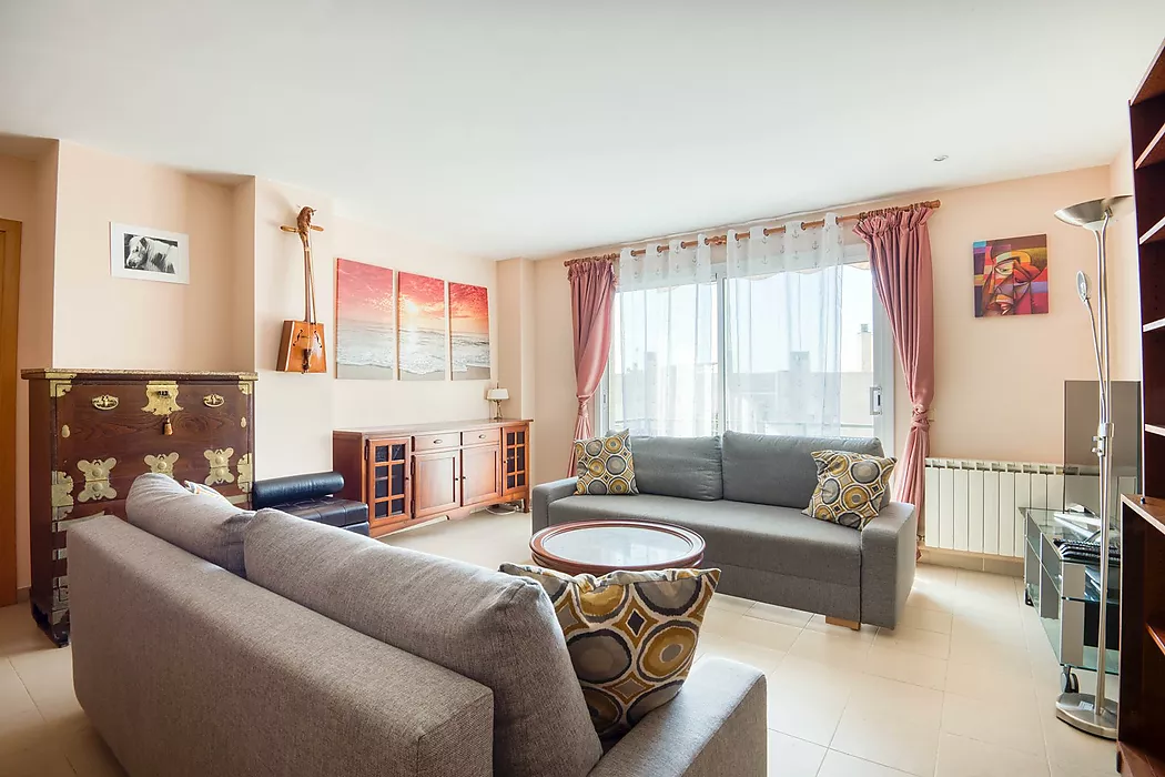 Bright apartment with parking in upper area.- Sant Feliu de Guíxols