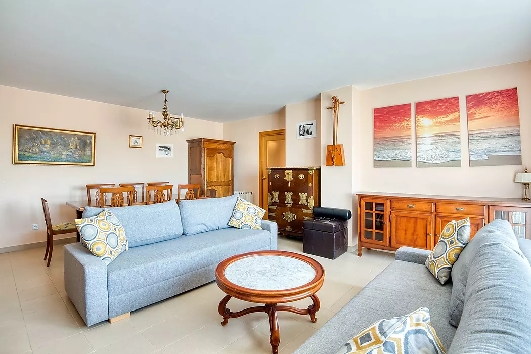 Bright apartment with parking in upper area.- Sant Feliu de Guíxols
