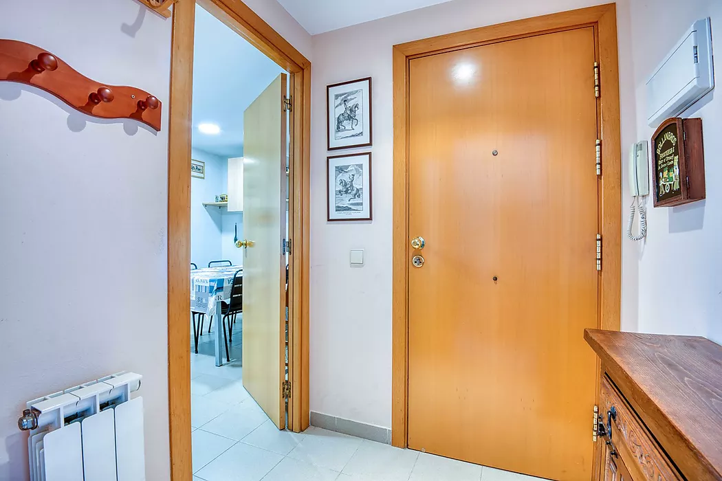 Bright apartment with parking in upper area.- Sant Feliu de Guíxols