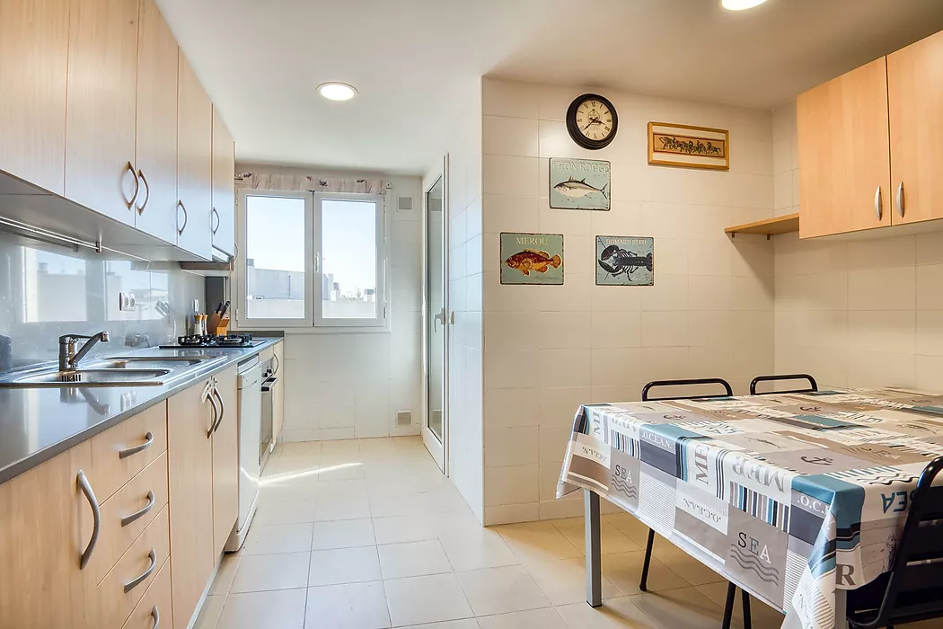Bright apartment with parking in upper area.- Sant Feliu de Guíxols