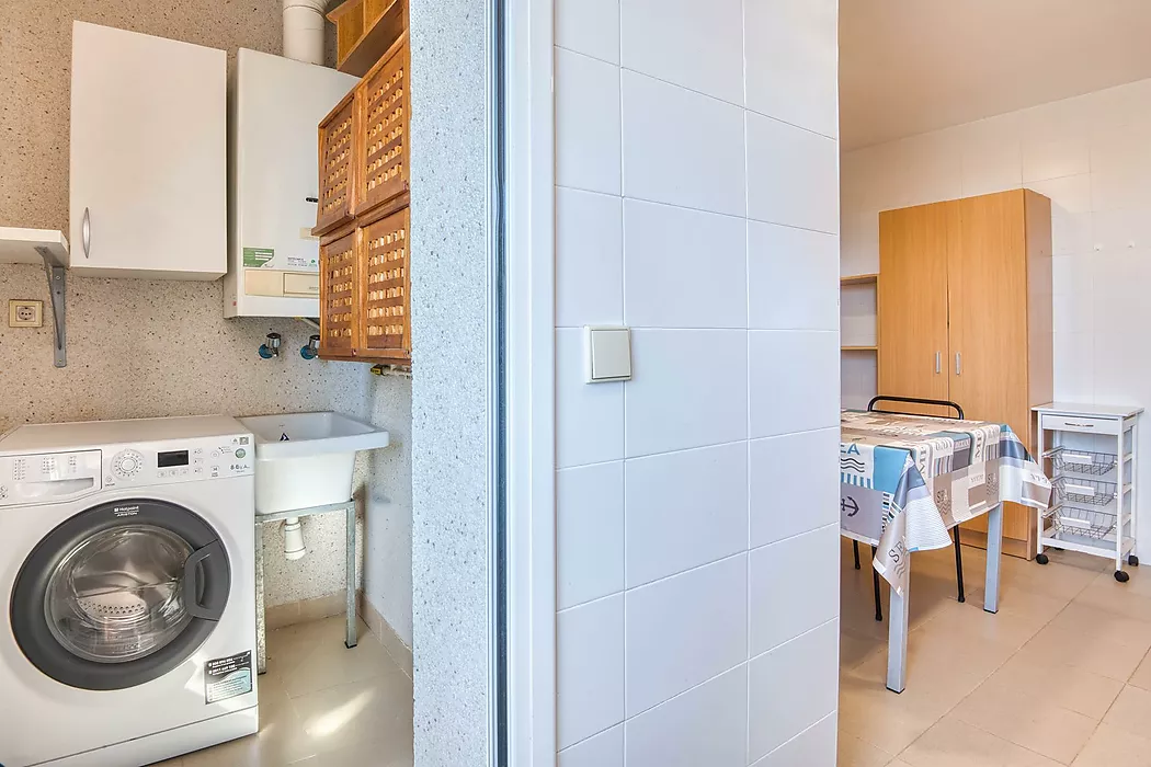 Bright apartment with parking in upper area.- Sant Feliu de Guíxols