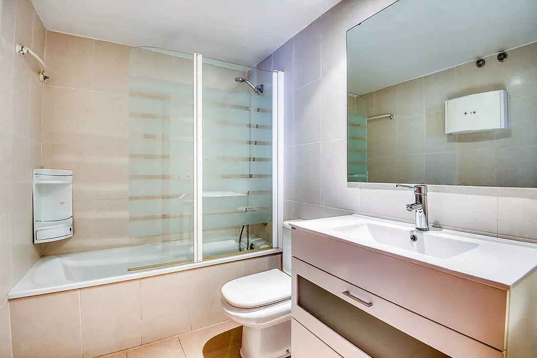 Bright apartment with parking in upper area.- Sant Feliu de Guíxols