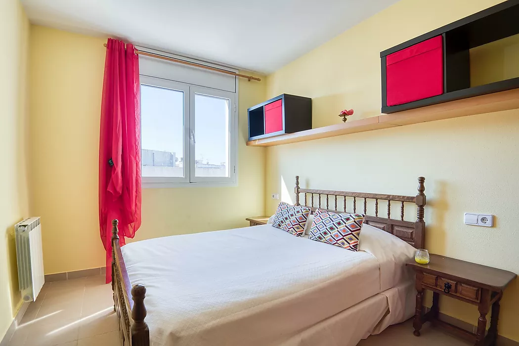 Bright apartment with parking in upper area.- Sant Feliu de Guíxols
