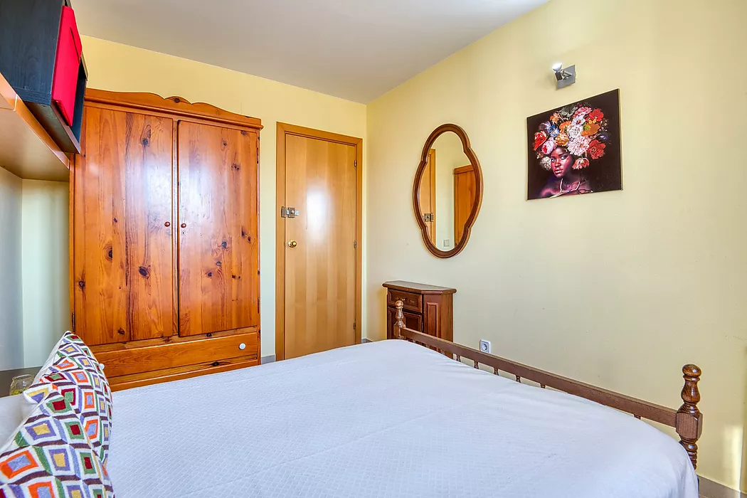 Bright apartment with parking in upper area.- Sant Feliu de Guíxols