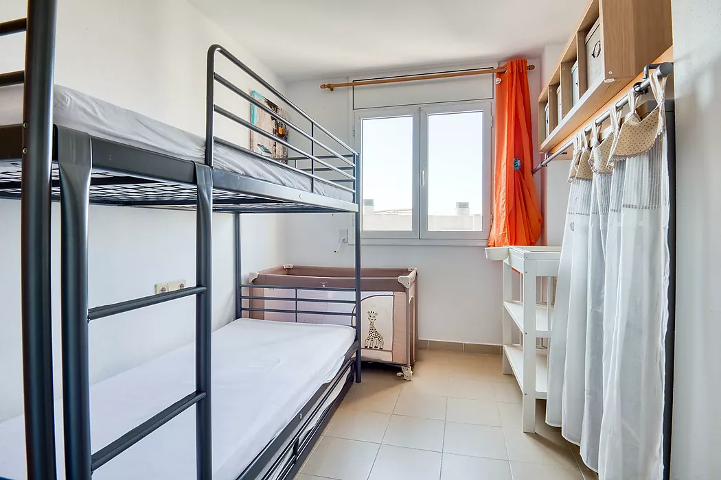 Bright apartment with parking in upper area.- Sant Feliu de Guíxols