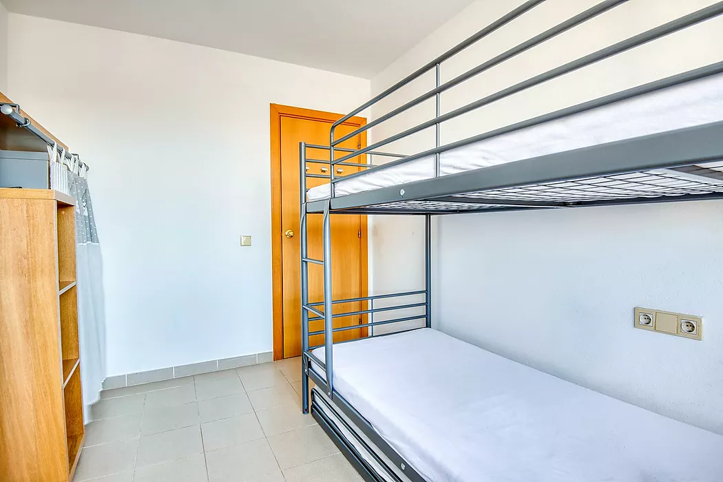 Bright apartment with parking in upper area.- Sant Feliu de Guíxols