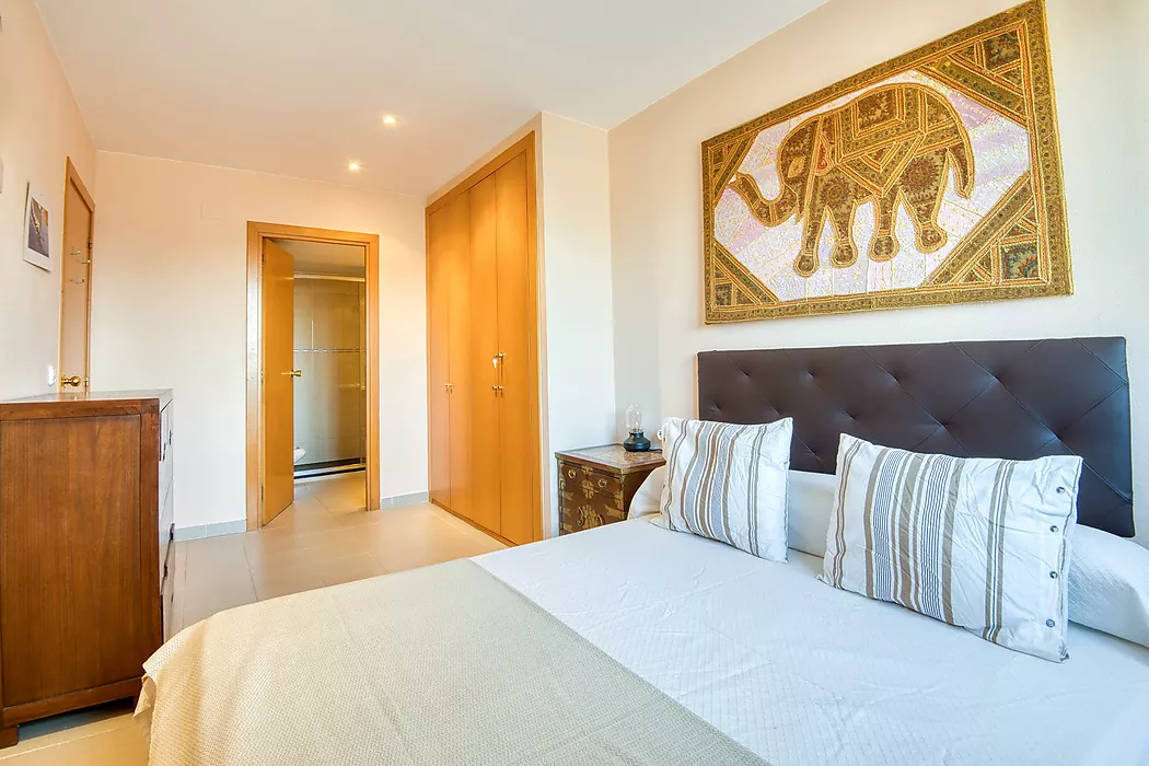 Bright apartment with parking in upper area.- Sant Feliu de Guíxols