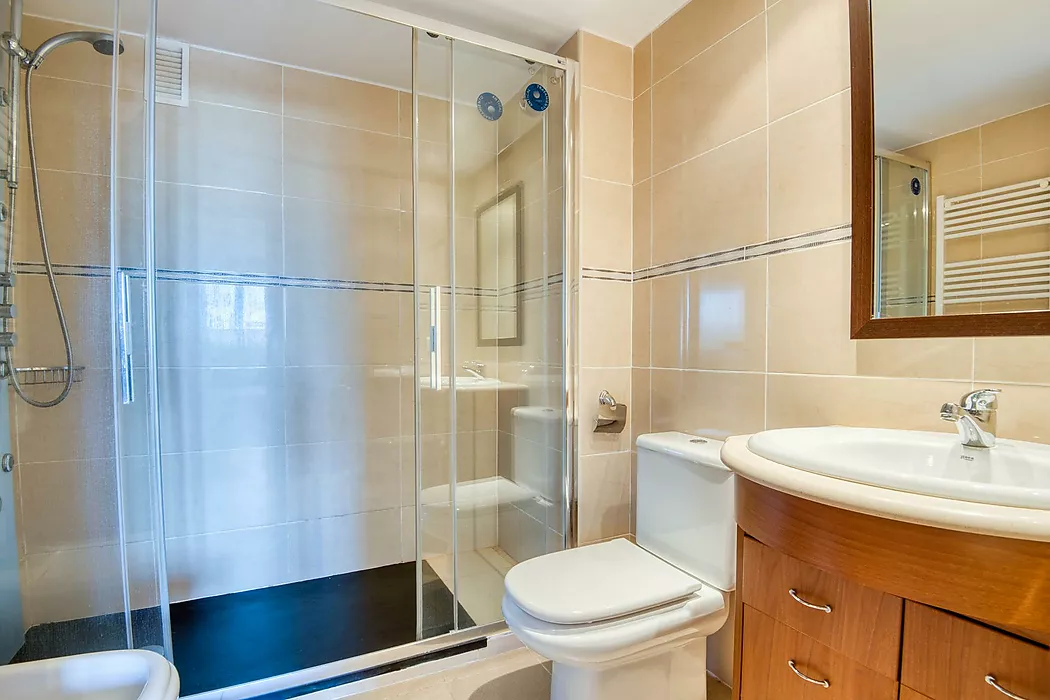 Bright apartment with parking in upper area.- Sant Feliu de Guíxols