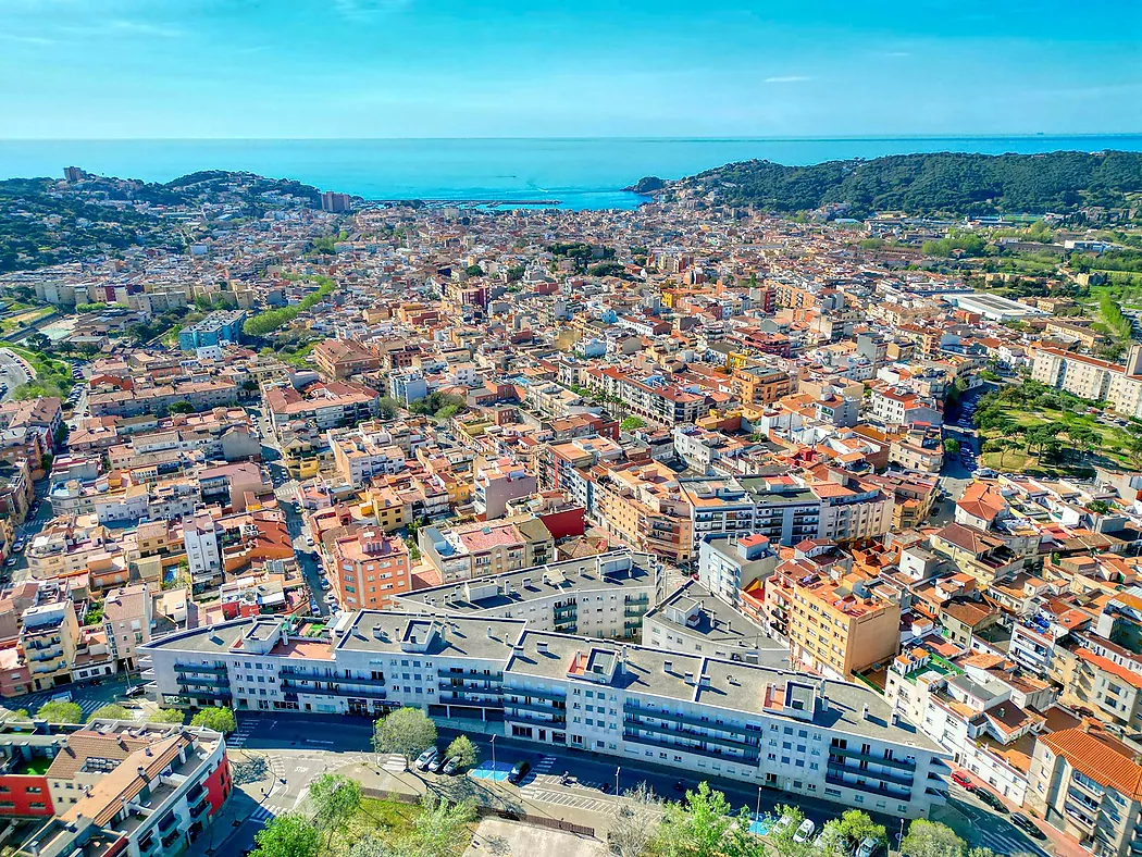 Bright apartment with parking in upper area.- Sant Feliu de Guíxols