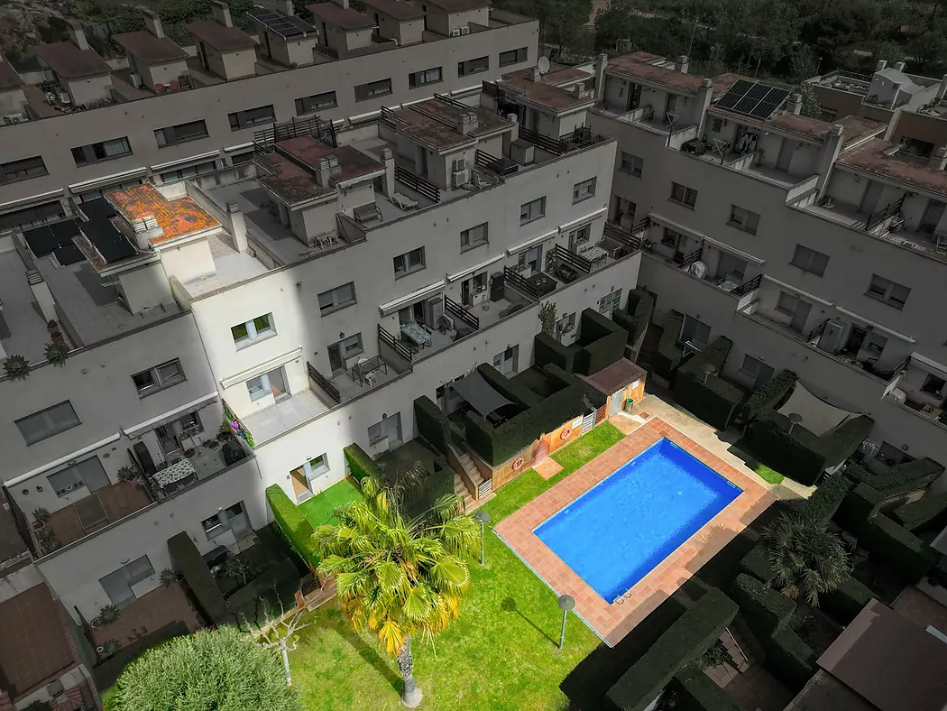 Maison mitoyenne avec terrasses et piscine.- Sant Feliu de Guíxols