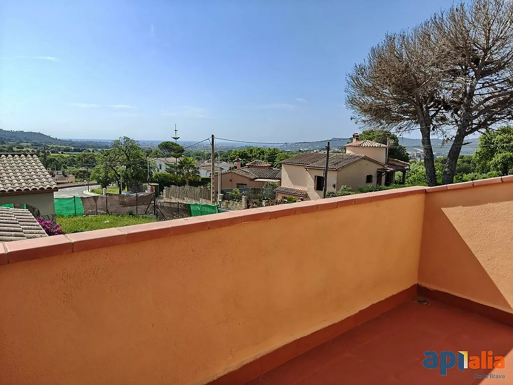 Xalet amb piscina en venda a Calonge