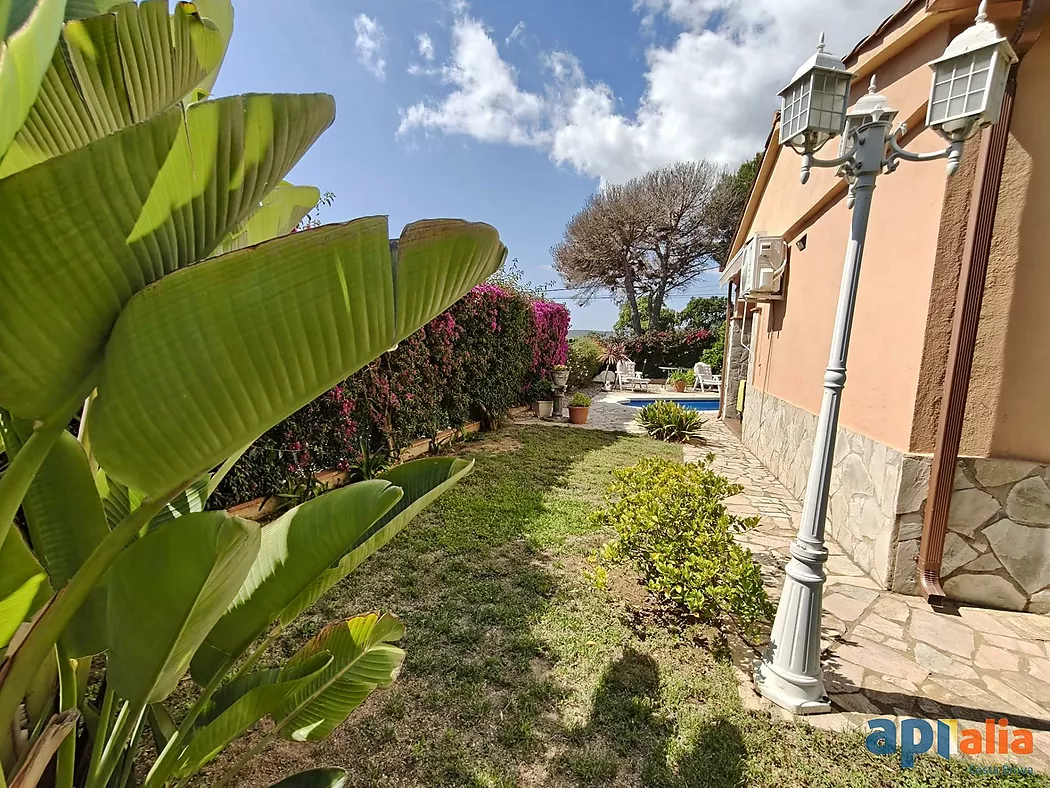 Xalet amb piscina en venda a Calonge