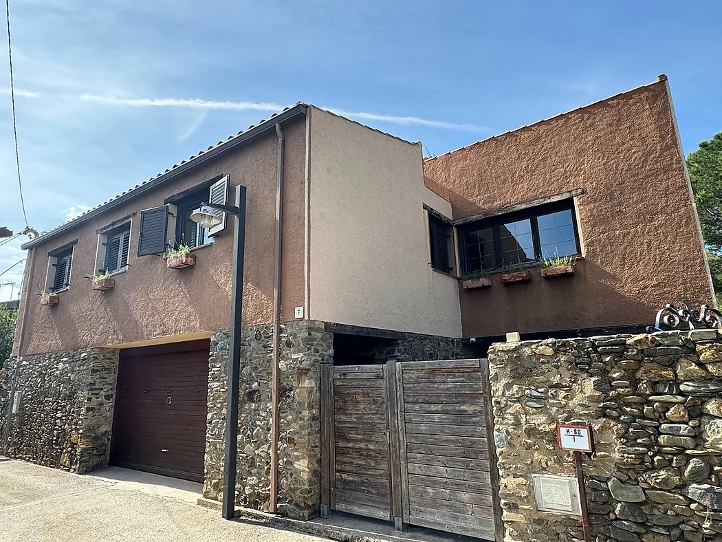 EXCLUSIVA CASA EN UNA IDÍL·LICA URBANITZACIÓ DE L ALT EMPORDÀ