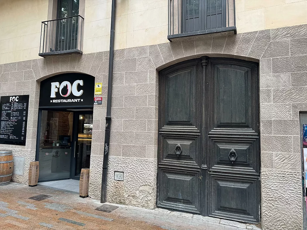 HISTORIC BUILDING FOR INVESTMENT IN THE HEART OF FIGUERES
