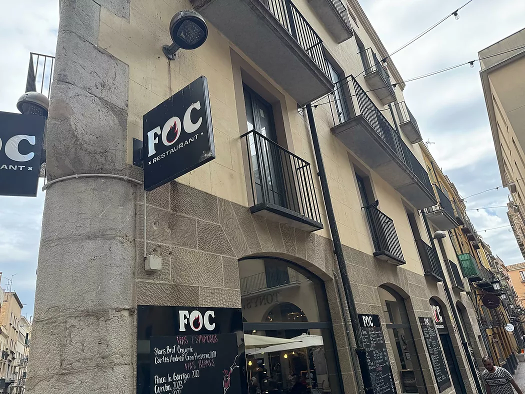 HISTORIC BUILDING FOR INVESTMENT IN THE HEART OF FIGUERES
