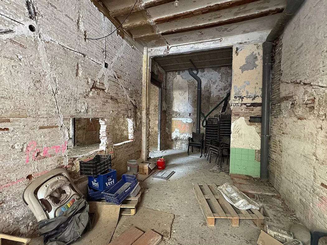 HISTORIC BUILDING FOR INVESTMENT IN THE HEART OF FIGUERES