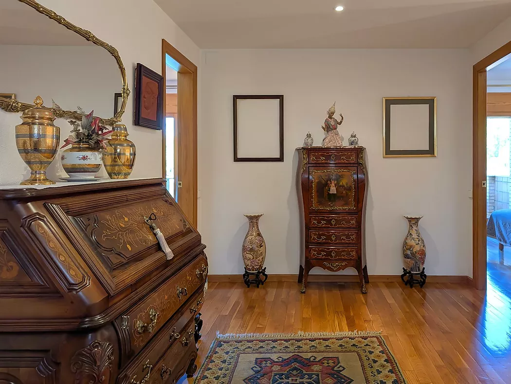 Exclusiva casa de lujo frente al lago de Banyoles con piscina y grandes espacios