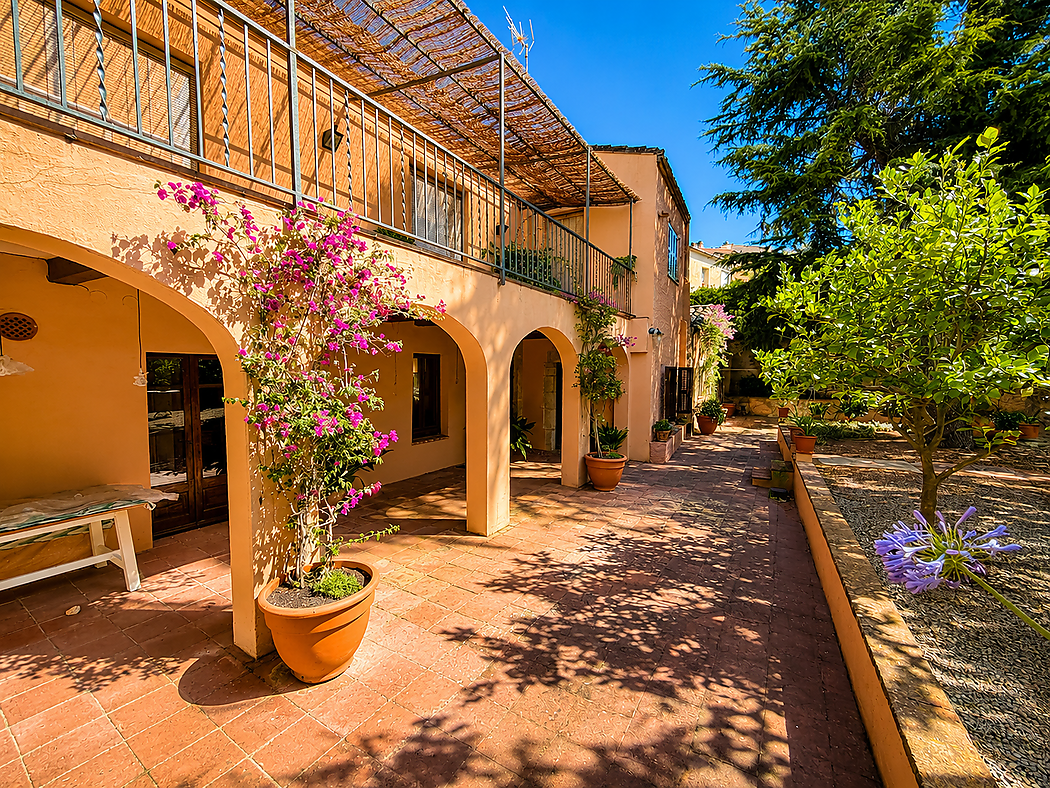 Exclusive Renovated Old Rectory for Sale in the Center of Calonge, Baix Empord&agrave;, Just Minutes from the Costa Brava Beach