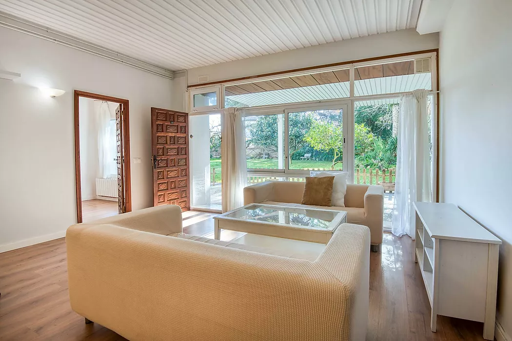 Ground floor with large central garden.- Sant Feliu de Guíxols