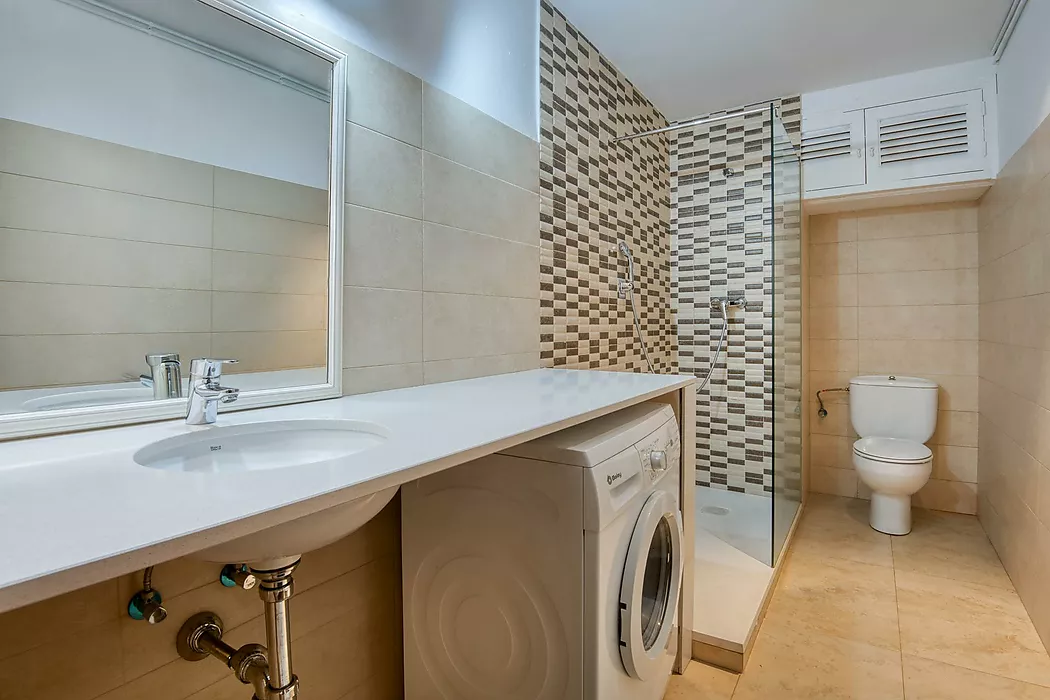 Ground floor with large central garden.- Sant Feliu de Guíxols