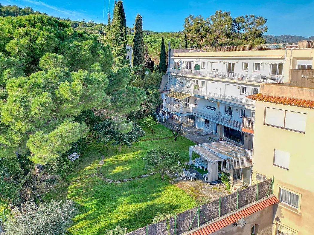 Ground floor with large central garden.- Sant Feliu de Guíxols