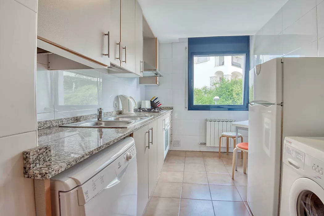 PENTHOUSE WITH TERRACE AND POOL 5 MINUTES FROM THE BEACH