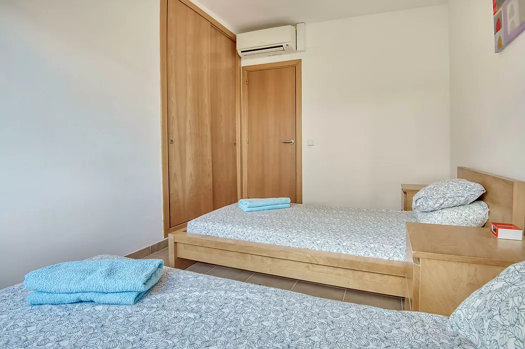 PENTHOUSE WITH TERRACE AND POOL 5 MINUTES FROM THE BEACH